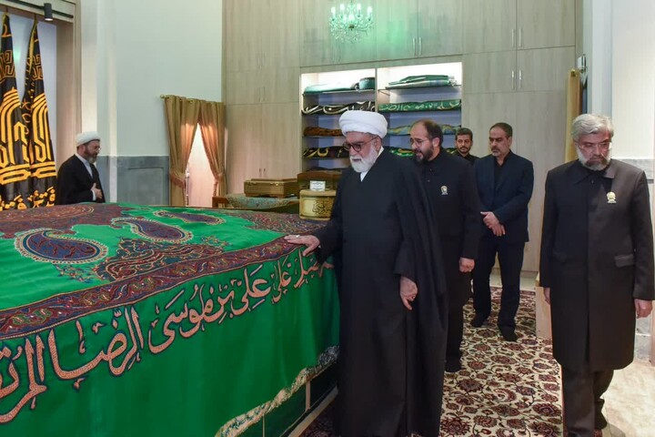تصاویر/ بازدید تولیت آستان قدس رضوی از بخش‌های مختلف معاونت اماکن متبرکه حرم مطهر امام رضا(ع)