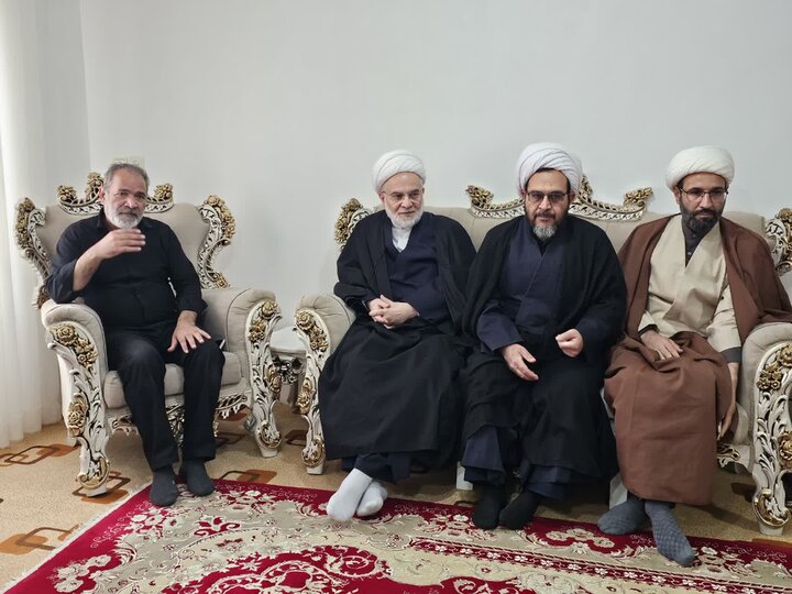 تصاویر/ دیدار نماینده ولی‌فقیه در  کردستان با خانواده های شهدای جنگ رمضان در قروه