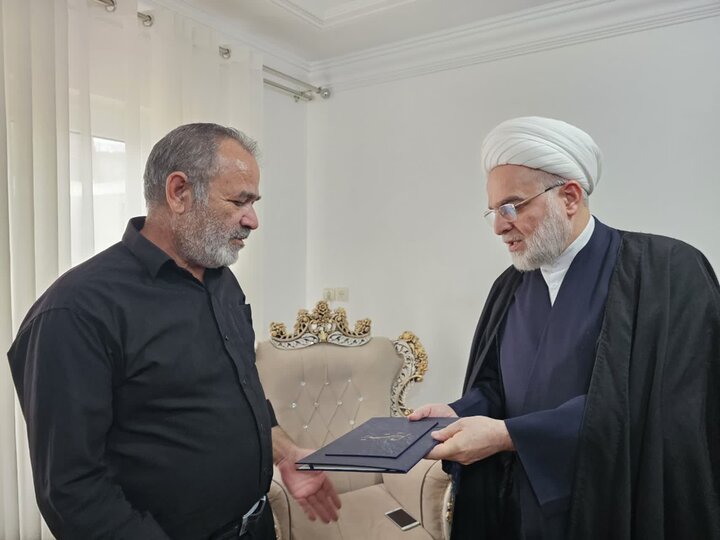 تصاویر/ دیدار نماینده ولی‌فقیه در  کردستان با خانواده های شهدای جنگ رمضان در قروه