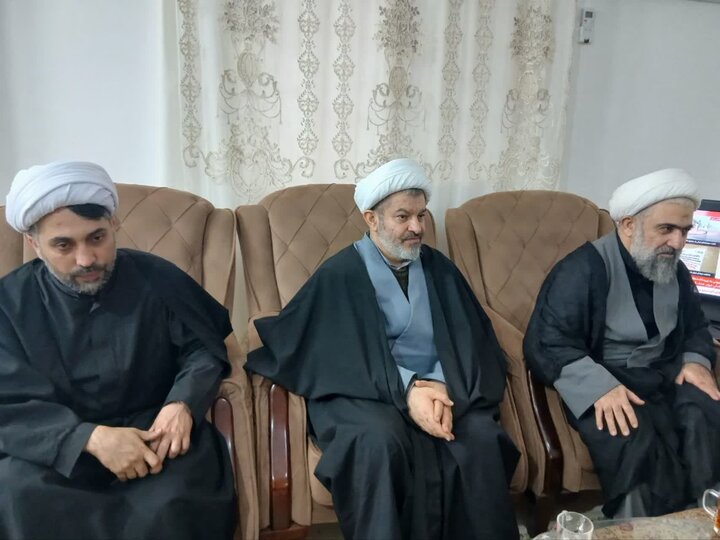 تکریم از خانواده طلبه شهید «حسن یزدانی» از سوی دفتر  آیت الله العظمی جوادی آملی در آمل
