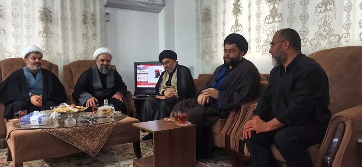 تکریم از خانواده طلبه شهید «حسن یزدانی» از سوی دفتر  آیت الله العظمی جوادی آملی در آمل