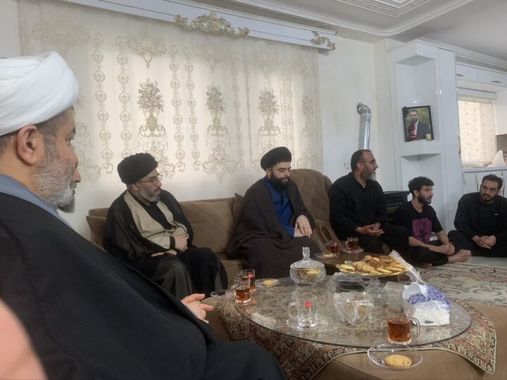 تکریم از خانواده طلبه شهید «حسن یزدانی» از سوی دفتر  آیت الله العظمی جوادی آملی در آمل