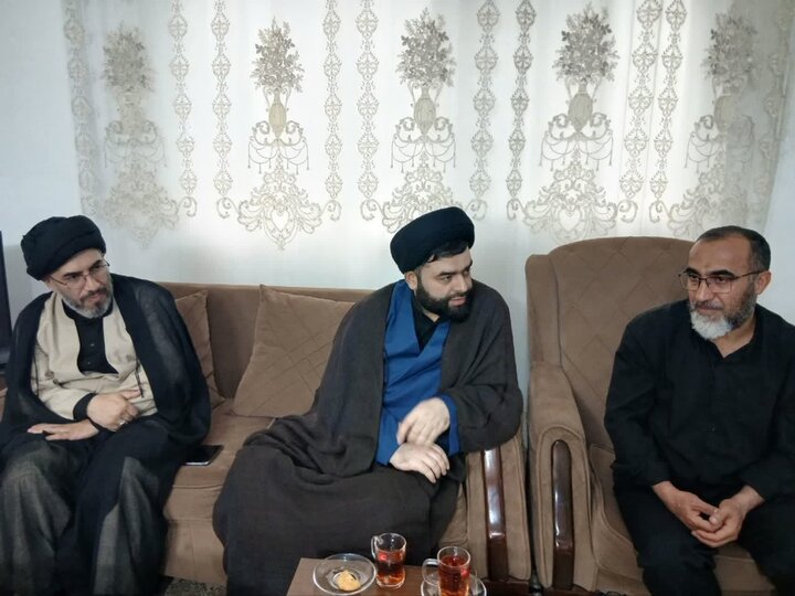 تکریم از خانواده طلبه شهید «حسن یزدانی» از سوی دفتر  آیت الله العظمی جوادی آملی در آمل