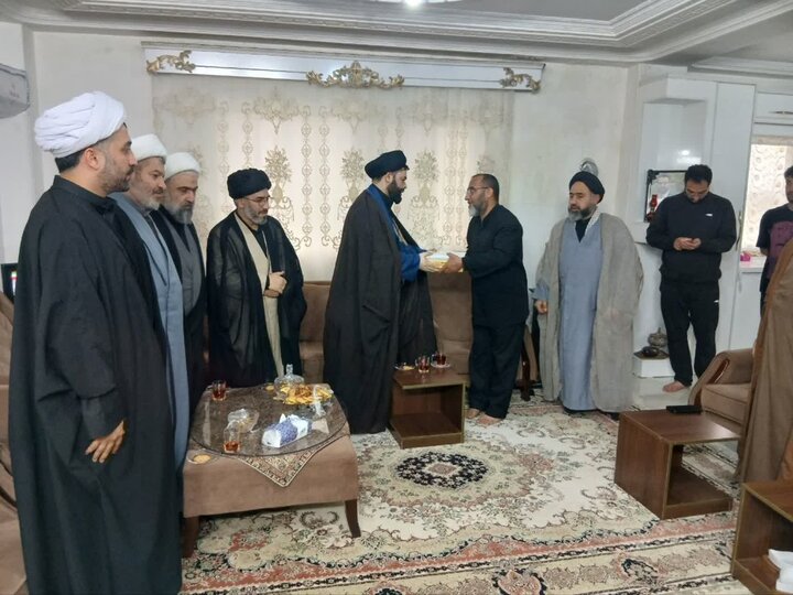تکریم از خانواده طلبه شهید «حسن یزدانی» از سوی دفتر  آیت الله العظمی جوادی آملی در آمل