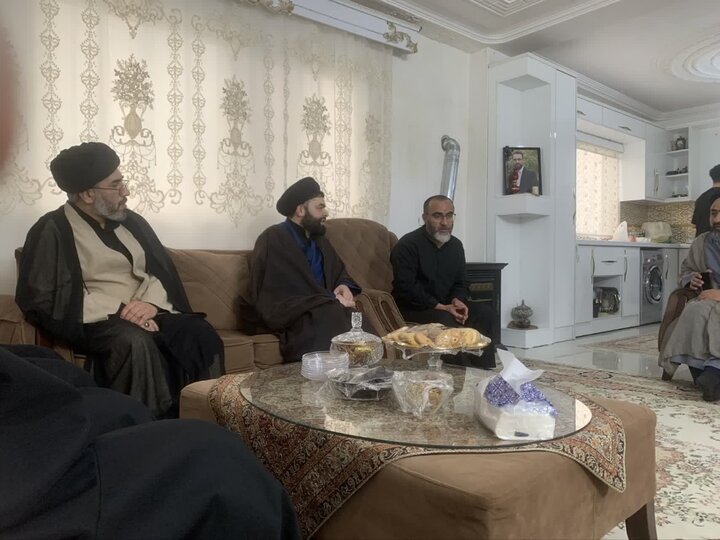 تکریم از خانواده طلبه شهید «حسن یزدانی» از سوی دفتر  آیت الله العظمی جوادی آملی در آمل