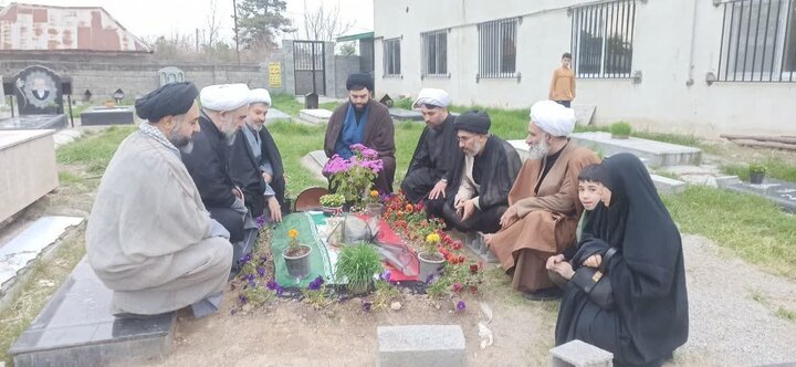 تکریم از خانواده طلبه شهید «حسن یزدانی» از سوی دفتر  آیت الله العظمی جوادی آملی در آمل