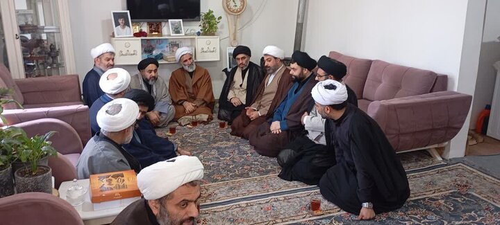 تصاویر / تکریم از خانواده طلبه شهید «محمد مهدی حداد» از سوی دفتر آیت الله العظمی جوادی آملی در آمل