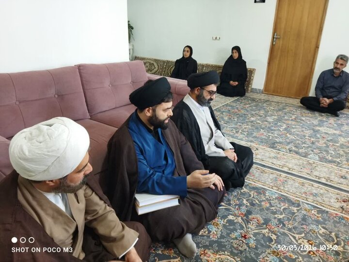 تصاویر / تکریم از خانواده طلبه شهید «محمد مهدی حداد» از سوی دفتر آیت الله العظمی جوادی آملی در آمل