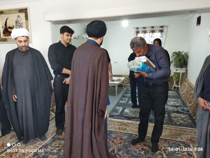تصاویر / تکریم از خانواده طلبه شهید «محمد مهدی حداد» از سوی دفتر آیت الله العظمی جوادی آملی در آمل