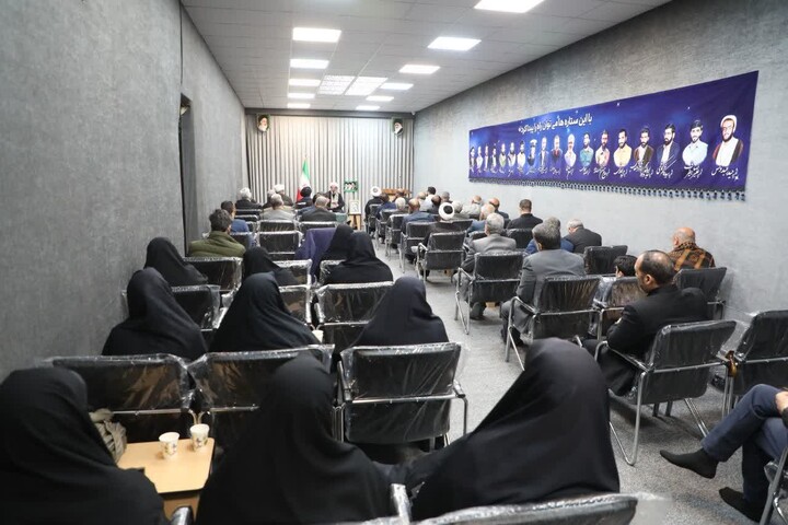 تصاویر/ نماینده ولی‌فقیه در استان سمنان در دیدار با اعضای شورای وحدت استان سمنان