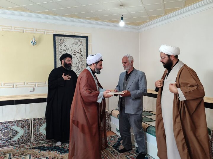 تصاویر/ دیدار مدیر و معاونین حوزه علمیه کردستان با خانواده شهدای جنگ رمضان