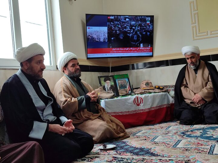 تصاویر/ دیدار مدیر و معاونین حوزه علمیه کردستان با خانواده شهدای جنگ رمضان