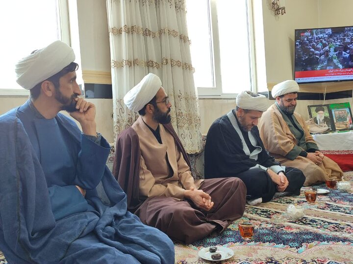 تصاویر/ دیدار مدیر و معاونین حوزه علمیه کردستان با خانواده شهدای جنگ رمضان