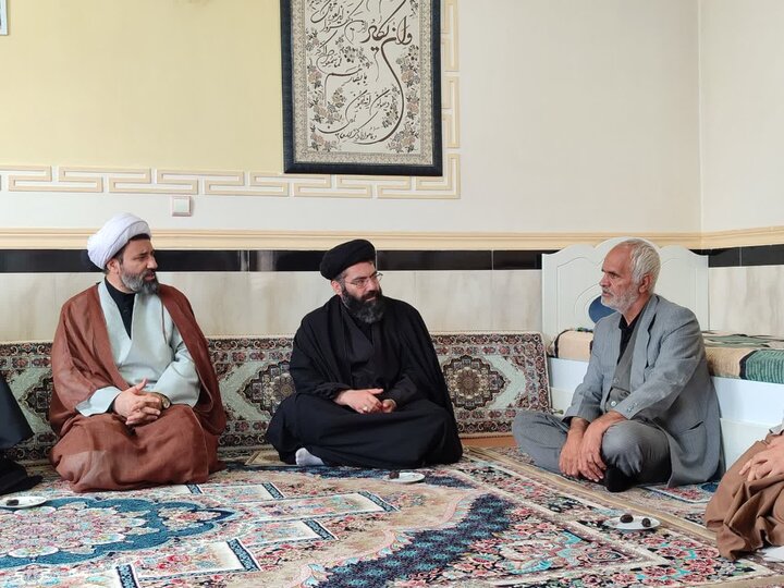 تصاویر/ دیدار مدیر و معاونین حوزه علمیه کردستان با خانواده شهدای جنگ رمضان
