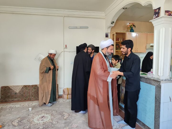 تصاویر/ دیدار مدیر و معاونین حوزه علمیه کردستان با خانواده شهدای جنگ رمضان