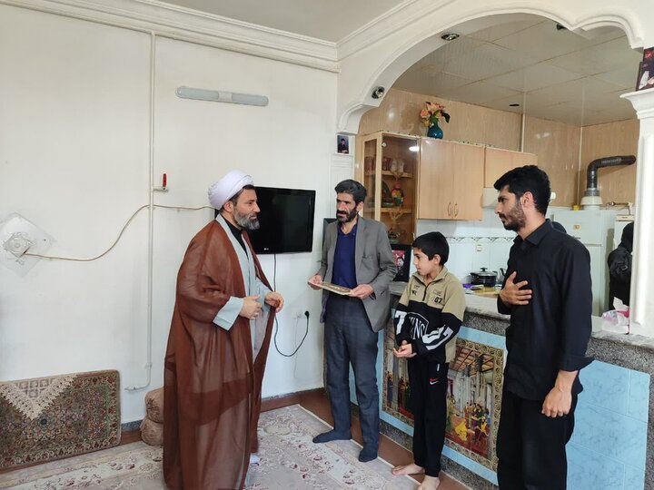 تصاویر/ دیدار مدیر و معاونین حوزه علمیه کردستان با خانواده شهدای جنگ رمضان