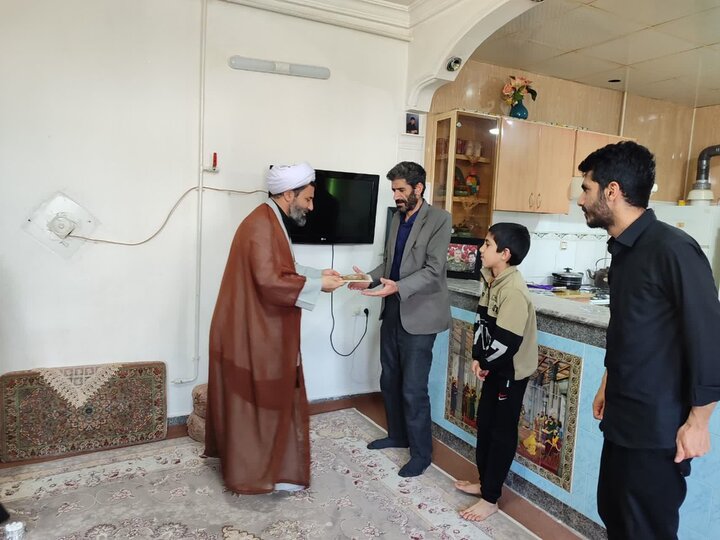 تصاویر/ دیدار مدیر و معاونین حوزه علمیه کردستان با خانواده شهدای جنگ رمضان