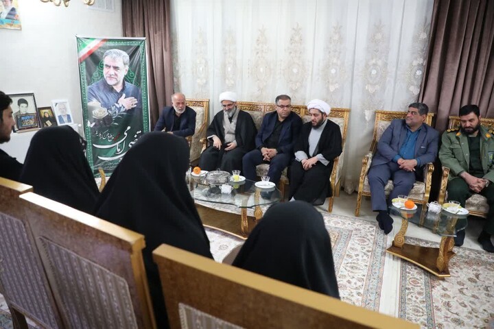 تصاویر/ دیدار نماینده ولی‌فقیه در استان سمنان با خانواده معظم شهید «مرتضی امامی» در سرخه