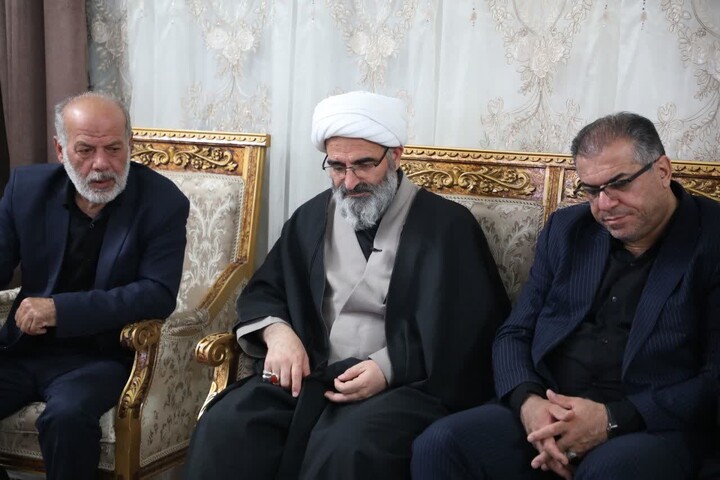 تصاویر/ دیدار نماینده ولی‌فقیه در استان سمنان با خانواده معظم شهید «مرتضی امامی» در سرخه