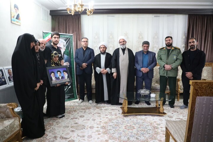 تصاویر/ دیدار نماینده ولی‌فقیه در استان سمنان با خانواده معظم شهید «مرتضی امامی» در سرخه