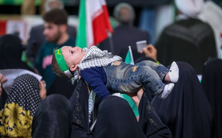 تصاویر/لالایی مادران در مصلی اراک به یاد شهید سه روزه