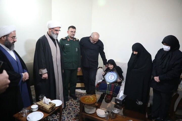 تصاویر/ دیدار مسئولان استان سمنان با خانواده معظم شهید «نادر وفائیان» در شهميرزاد