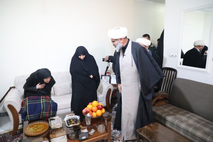 تصاویر/ دیدار مسئولان استان سمنان با خانواده معظم شهید «نادر وفائیان» در شهميرزاد