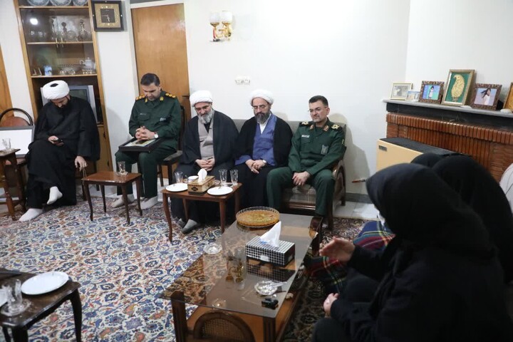 تصاویر/ دیدار مسئولان استان سمنان با خانواده معظم شهید «نادر وفائیان» در شهميرزاد