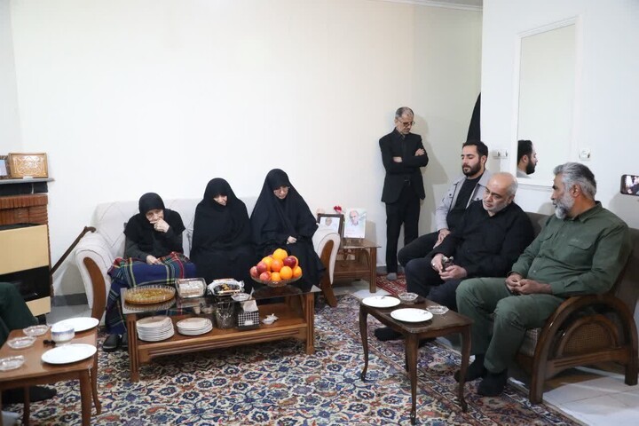 تصاویر/ دیدار مسئولان استان سمنان با خانواده معظم شهید «نادر وفائیان» در شهميرزاد
