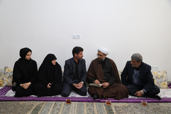 تصاویر / تجلیل نماینده ولی فقیه در استان همدان از خانواده شهدای جنگ رمضان