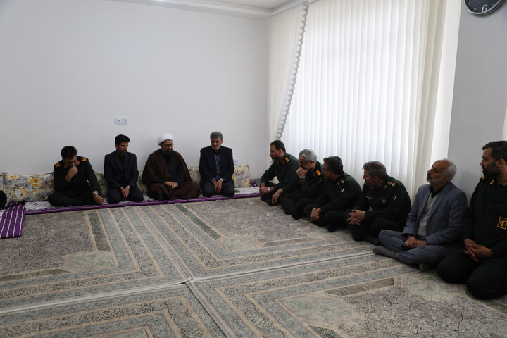 تصاویر / تجلیل نماینده ولی فقیه در استان همدان از خانواده شهدای جنگ رمضان