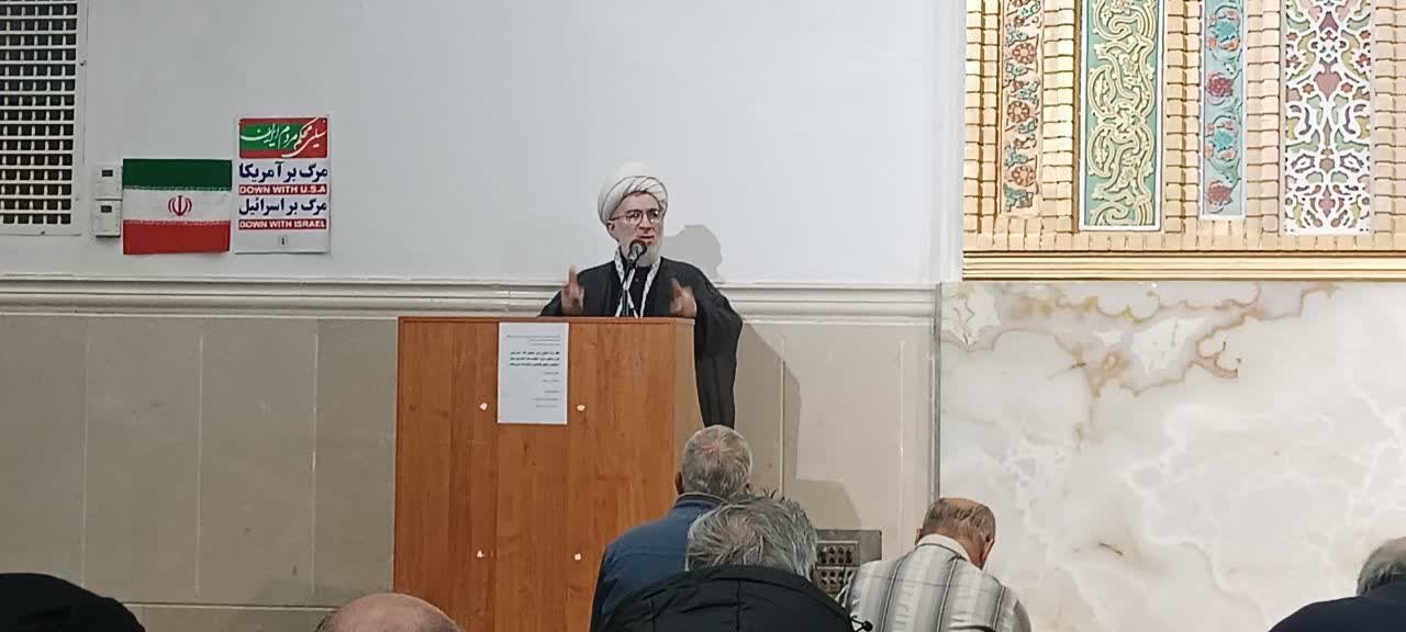 حضور در راهپیمایی های شبانه مصداق «لبیک یا حسین» است / هرگاه میدان از خیابان جدا شد ضرر کردیم