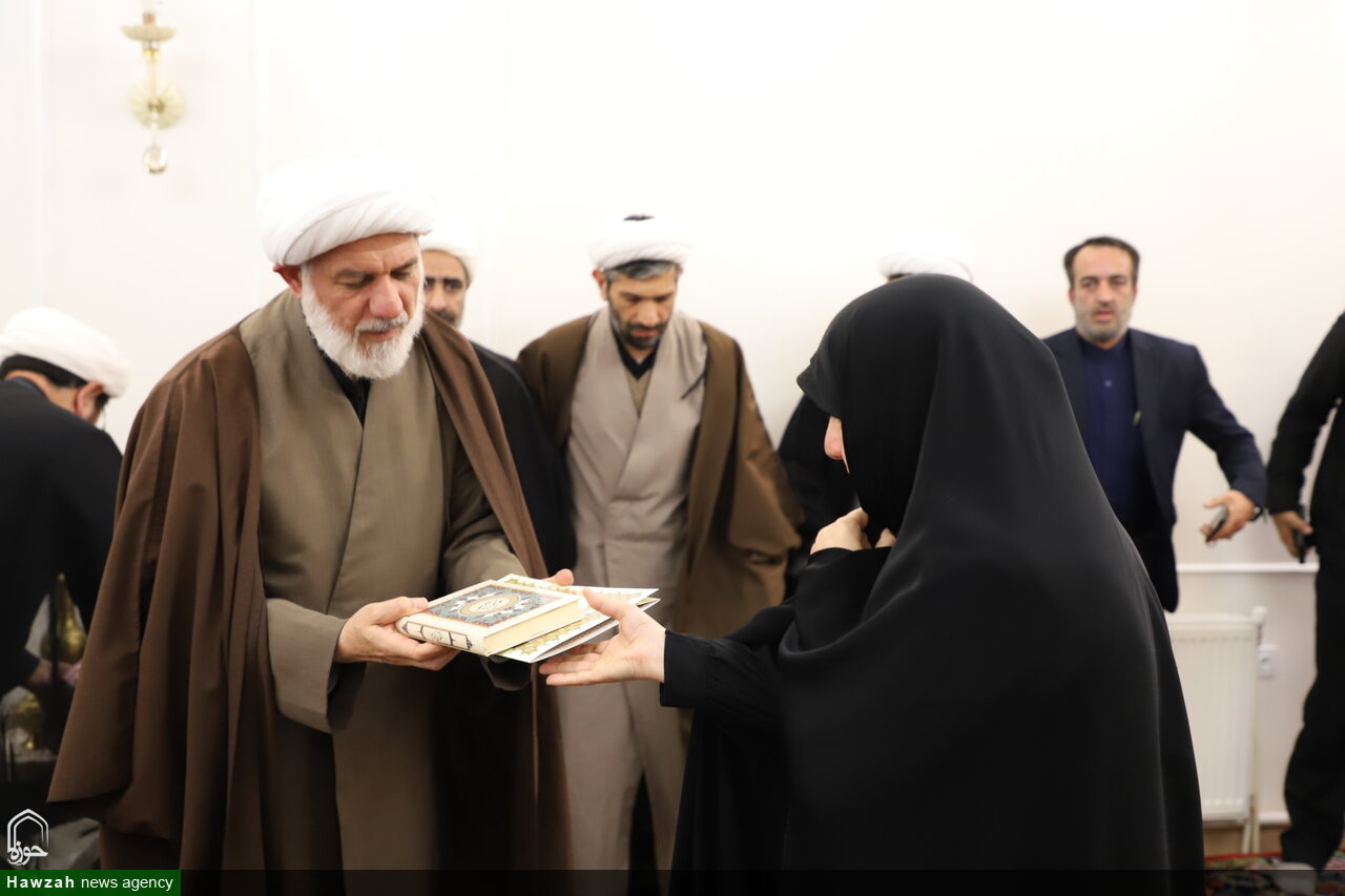 تجلیل مدیر حوزه علمیه استان آذربایجان شرقی از خانواده حجت الاسلام شهید محدث نیا
