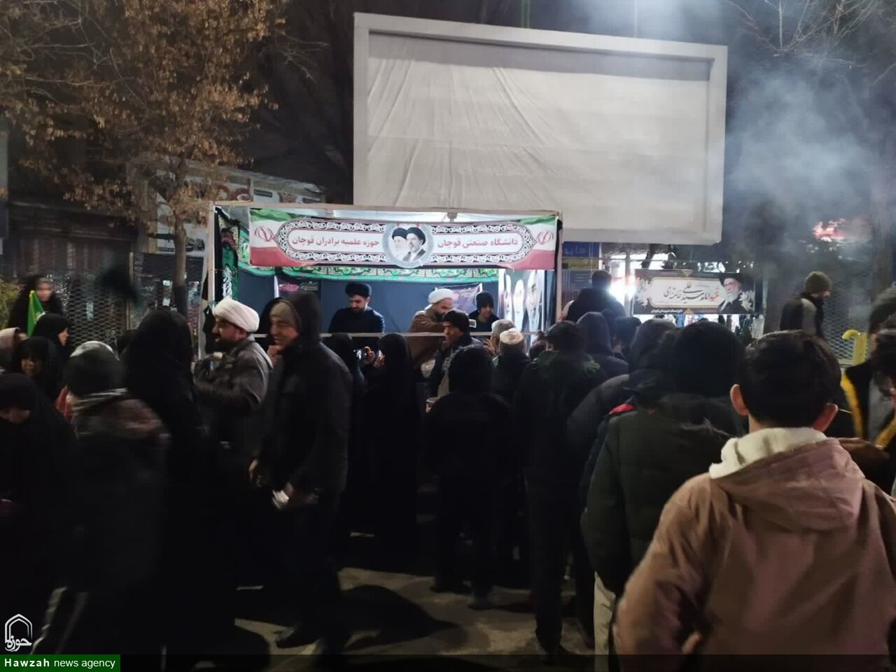 طلاب در میدان؛ روایت حضور پررنگ مدرسه علمیه قوچان در صحنه‌های مردمی و تبلیغی جنگ رمضان