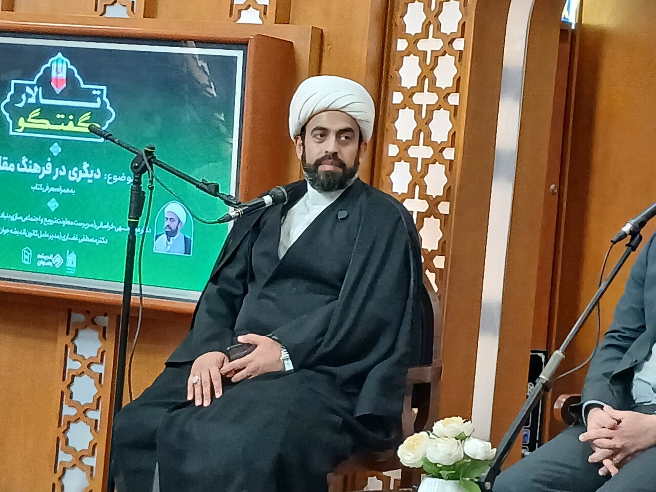 مقاومت در برابر دشمن بیرونی نیازمند اتحاد درونی جامعه است