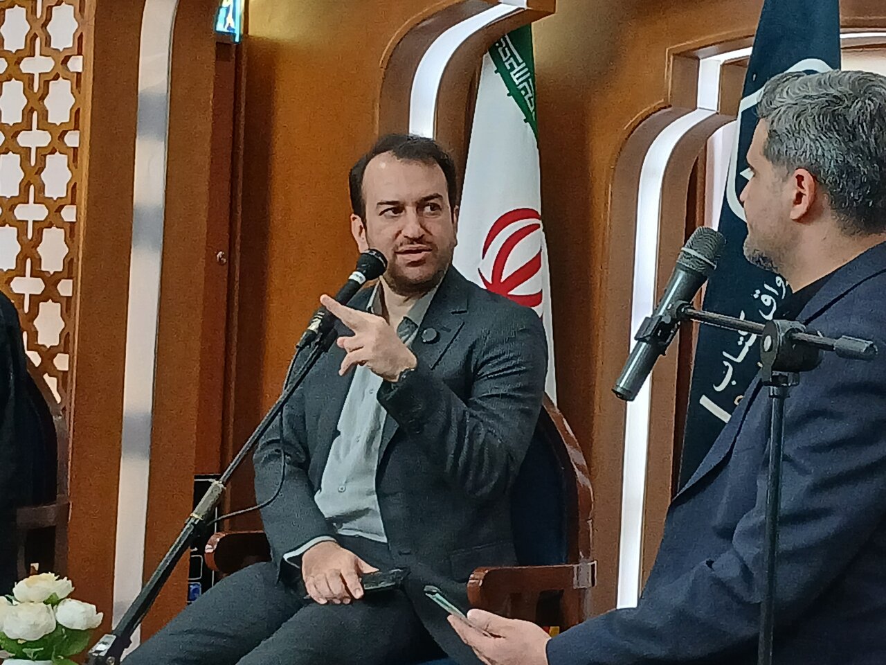 گفتمان مقاومت از ظرفیت «تماشاگران» غفلت نکند/گفتمان مقاومت نباید خود را فقط با «دشمن» تعریف کند