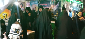 تصاویر/ حضور مبلغین و کادر مدرسه علمیه فاطمه زهرا(س) اراک در غرفه میدان شهدا