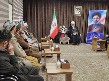 تصاویر/آیین قرائت پیام حضرت آیت‌الله سیّد مجتبی حسینی خامنه‌ای توسط نماینده ولی فقیه در کردستان