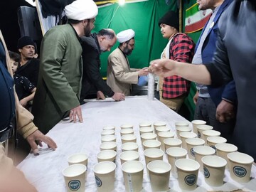 تصاویر | فعالیت موکب مدرسه علمیه المهدی(عج) آران و بیدگل در تجمعات شب‌های اقتدار