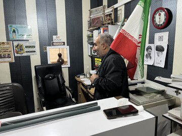 توزیع ۳۰۰پرچم جمهوری اسلامی بین مردم کاشان