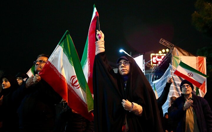 تصاویر/ اجتماع پرشور حمایت از وطن در محله هفت حوض تهران