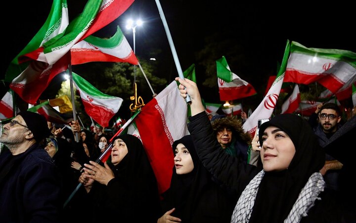 تصاویر/ اجتماع پرشور حمایت از وطن در محله هفت حوض تهران