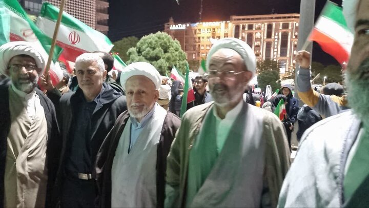 تصاویر/ تجمج سی امین شب مردم غیور شهرستان کاشان در میدان امام خامنه ای