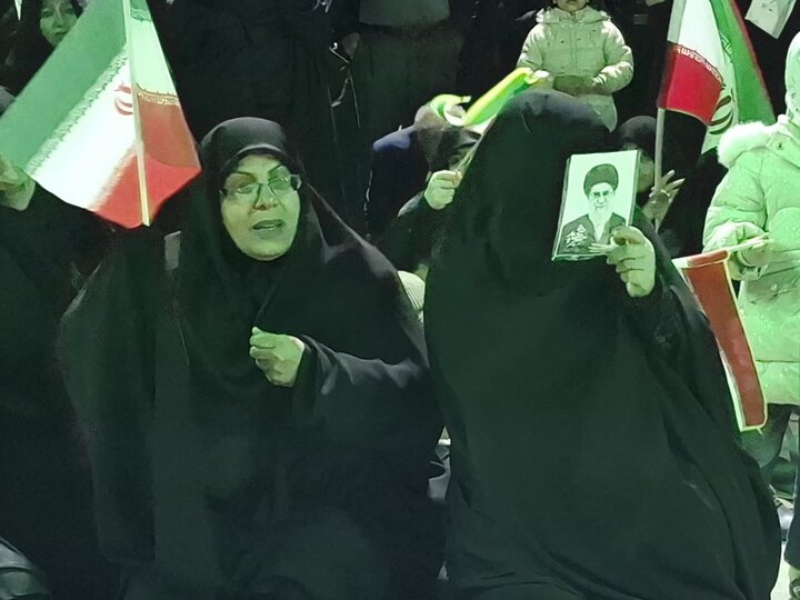 تصاویر/ تجمج سی امین شب مردم غیور شهرستان کاشان در میدان امام خامنه ای