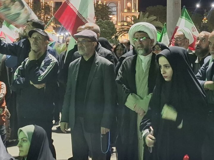 تصاویر/ تجمج سی امین شب مردم غیور شهرستان کاشان در میدان امام خامنه ای