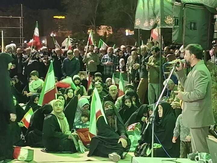 تصاویر/ تجمج سی امین شب مردم غیور شهرستان کاشان در میدان امام خامنه ای