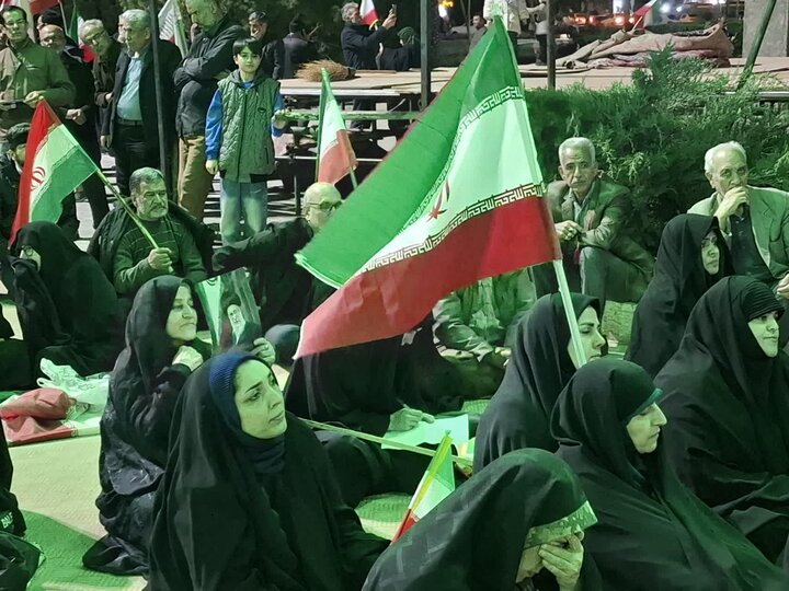 تصاویر/ تجمج سی امین شب مردم غیور شهرستان کاشان در میدان امام خامنه ای