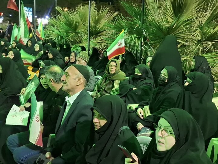 تصاویر/ تجمج سی امین شب مردم غیور شهرستان کاشان در میدان امام خامنه ای