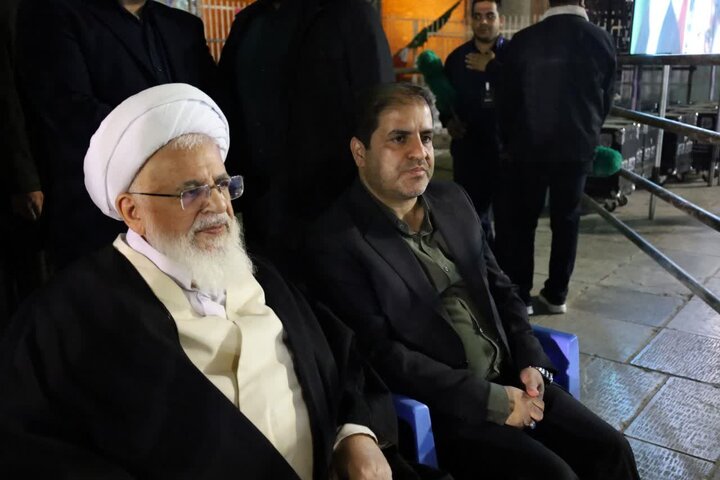 تصاویر/ اجتماع دبستانی های یزد در شامگاه یوم الله دهم فروردین۱۴۰۵