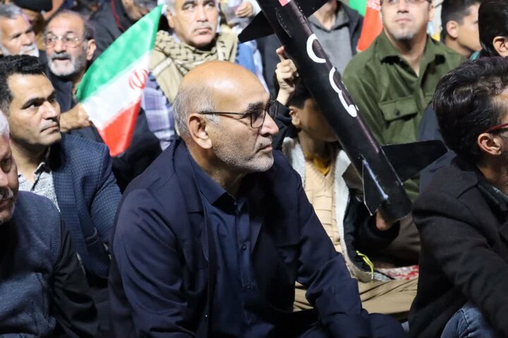 تصاویر/ اجتماع دبستانی های یزد در شامگاه یوم الله دهم فروردین۱۴۰۵